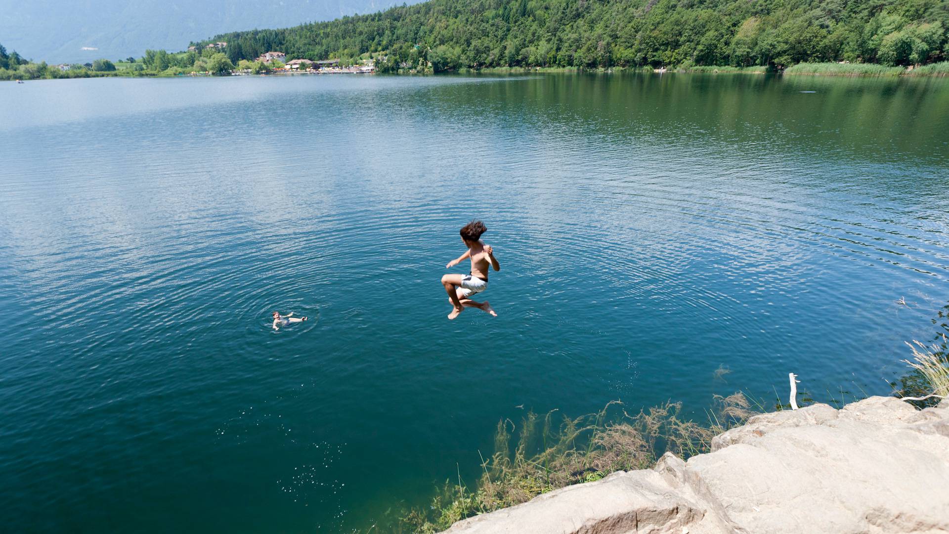 Swimming in lakes in South Tyrol